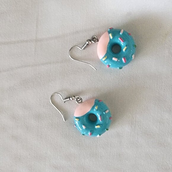 Adorable donut earings - Picture 3 of 5
